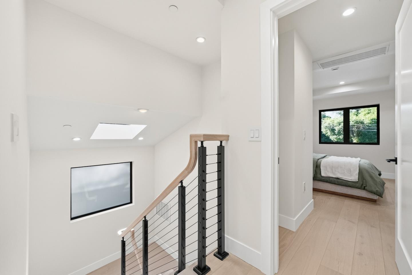 Detail Gallery Image 35 of 69 For 488 Oak Ct, Menlo Park,  CA 94025 - 4 Beds | 3/1 Baths