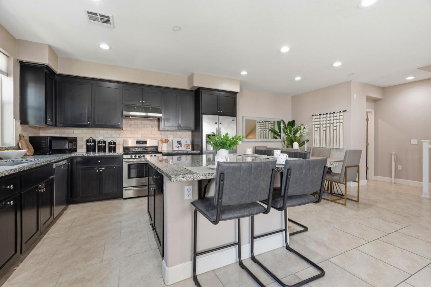 Detail Gallery Image 10 of 34 For 125 Incense Ter, Sunnyvale,  CA 94086 - 3 Beds | 3/1 Baths