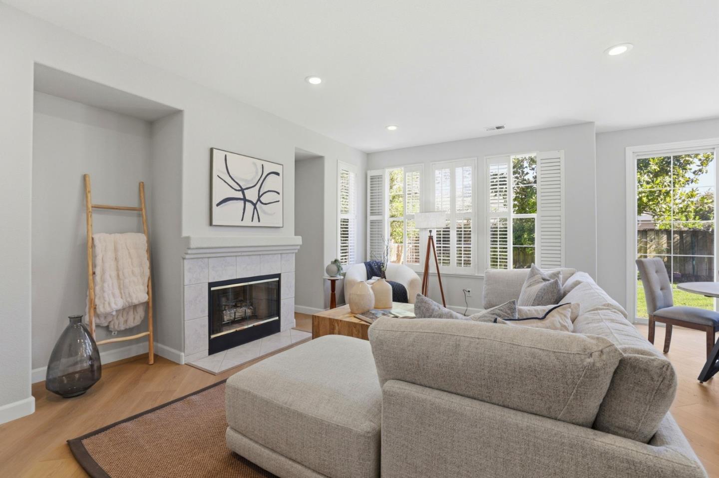 Detail Gallery Image 12 of 71 For 9212 Kestrel Ct, Gilroy,  CA 95020 - 5 Beds | 3 Baths