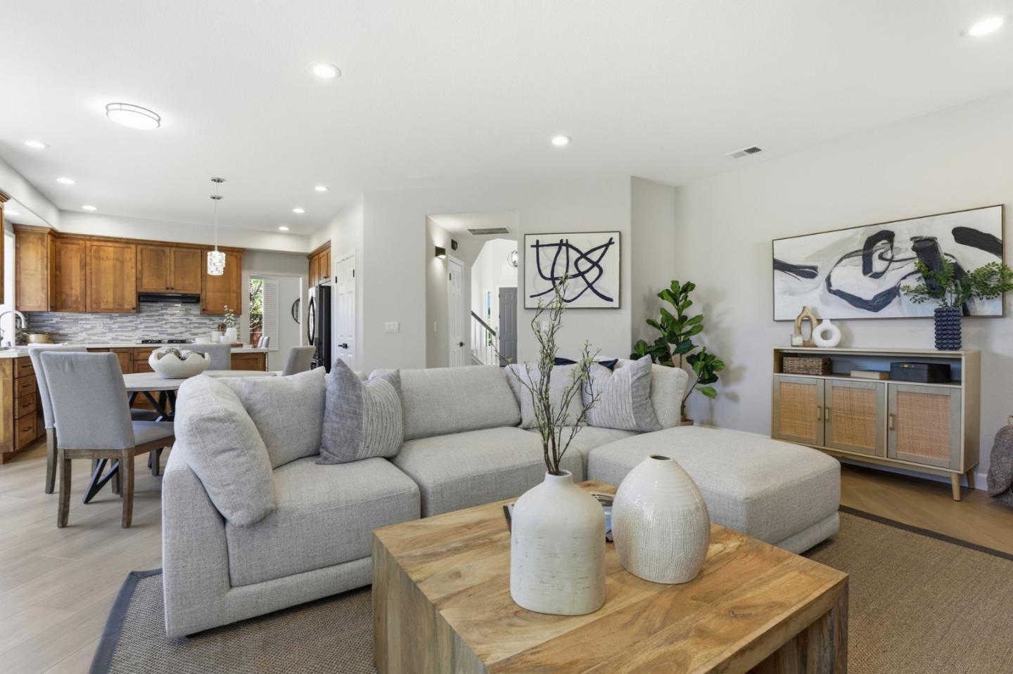 Detail Gallery Image 13 of 71 For 9212 Kestrel Ct, Gilroy,  CA 95020 - 5 Beds | 3 Baths