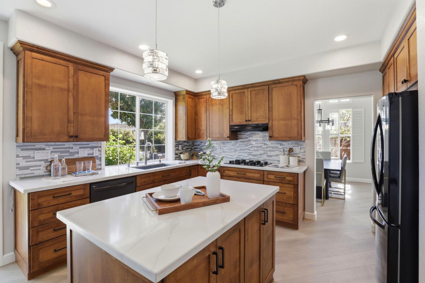 Detail Gallery Image 14 of 71 For 9212 Kestrel Ct, Gilroy,  CA 95020 - 5 Beds | 3 Baths