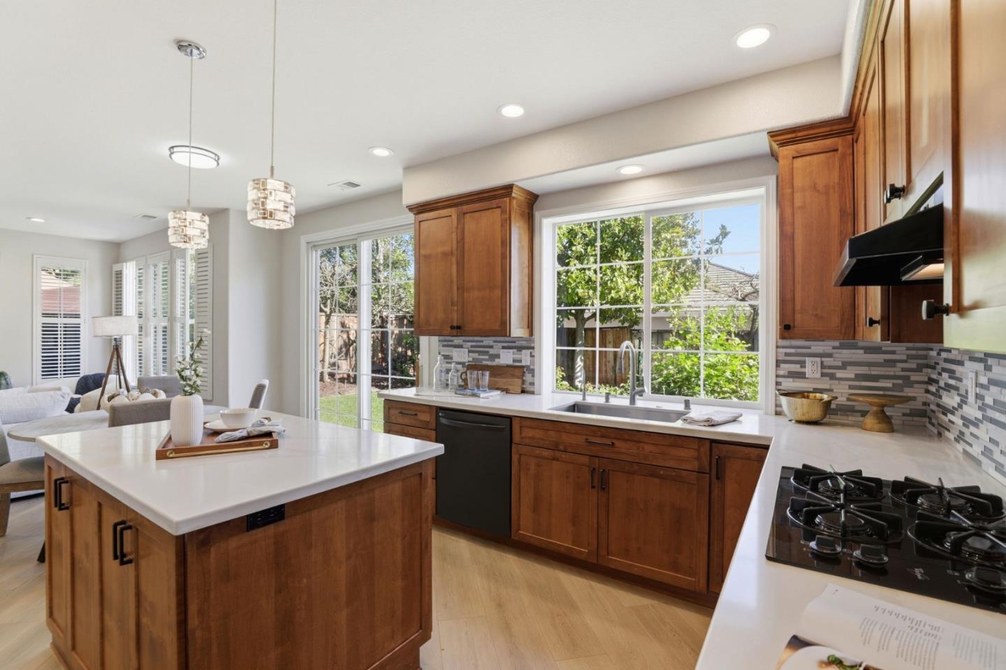 Detail Gallery Image 16 of 71 For 9212 Kestrel Ct, Gilroy,  CA 95020 - 5 Beds | 3 Baths