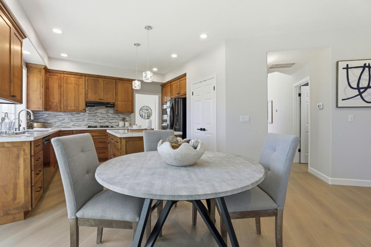 Detail Gallery Image 21 of 71 For 9212 Kestrel Ct, Gilroy,  CA 95020 - 5 Beds | 3 Baths