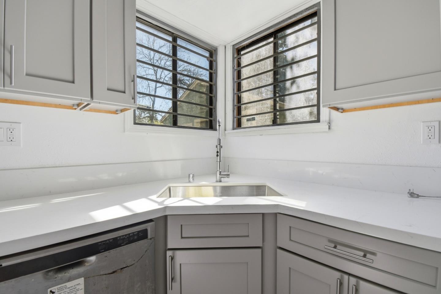 Detail Gallery Image 15 of 44 For 3918 High St, Oakland,  CA 94619 - 4 Beds | 3 Baths