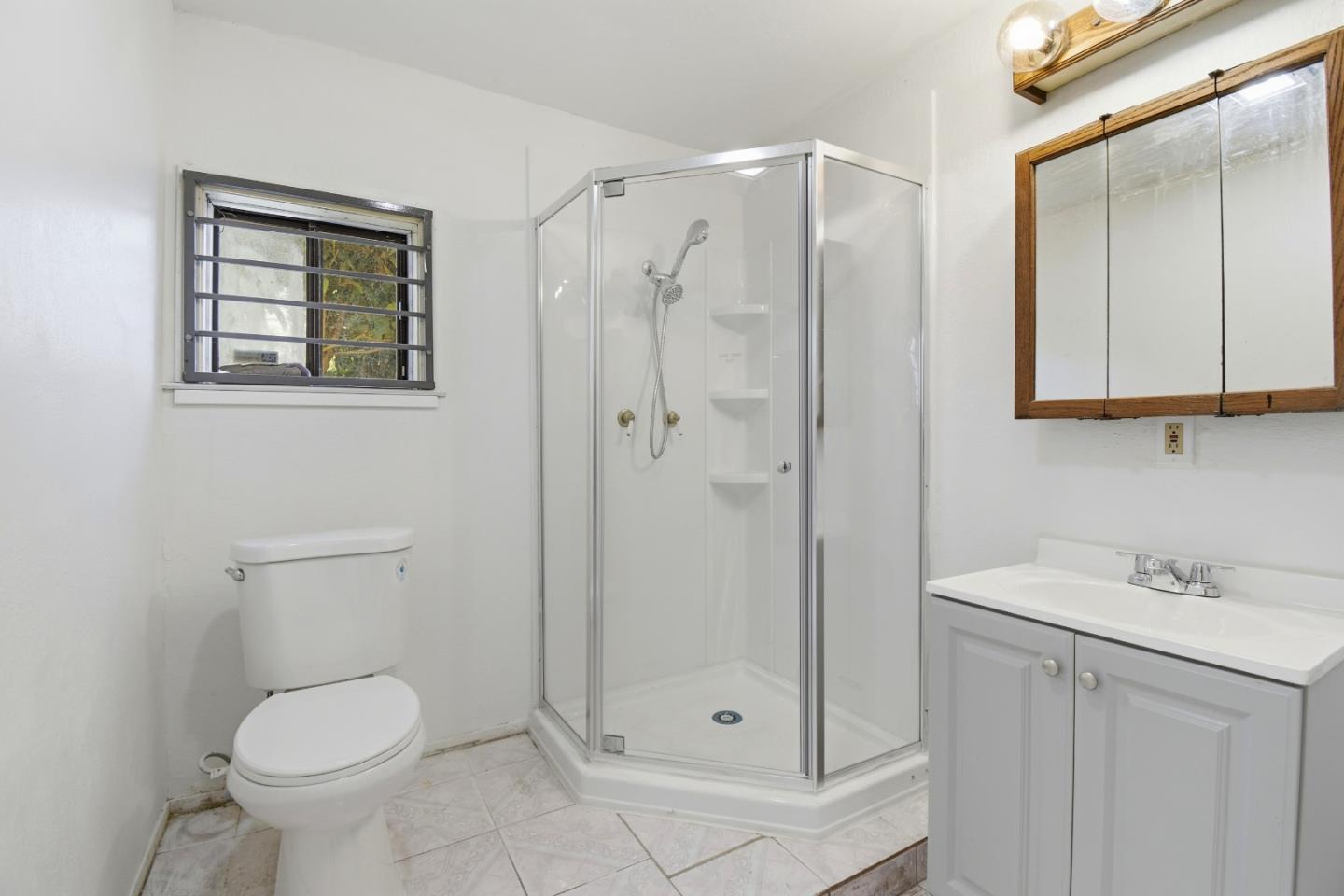 Detail Gallery Image 31 of 44 For 3918 High St, Oakland,  CA 94619 - 4 Beds | 3 Baths