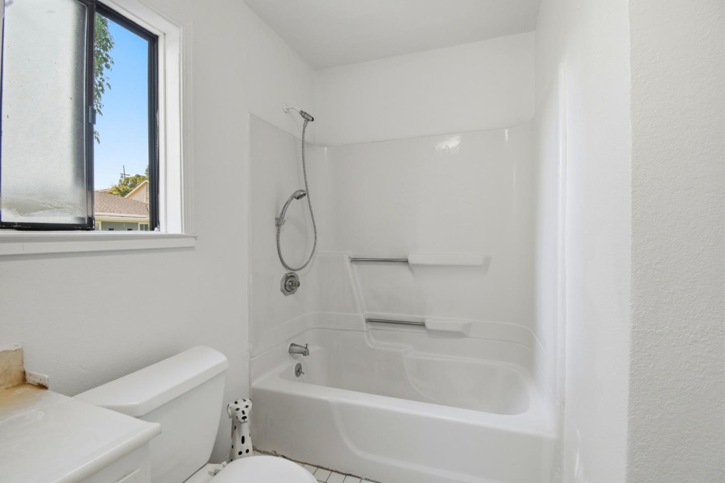 Detail Gallery Image 33 of 44 For 3918 High St, Oakland,  CA 94619 - 4 Beds | 3 Baths