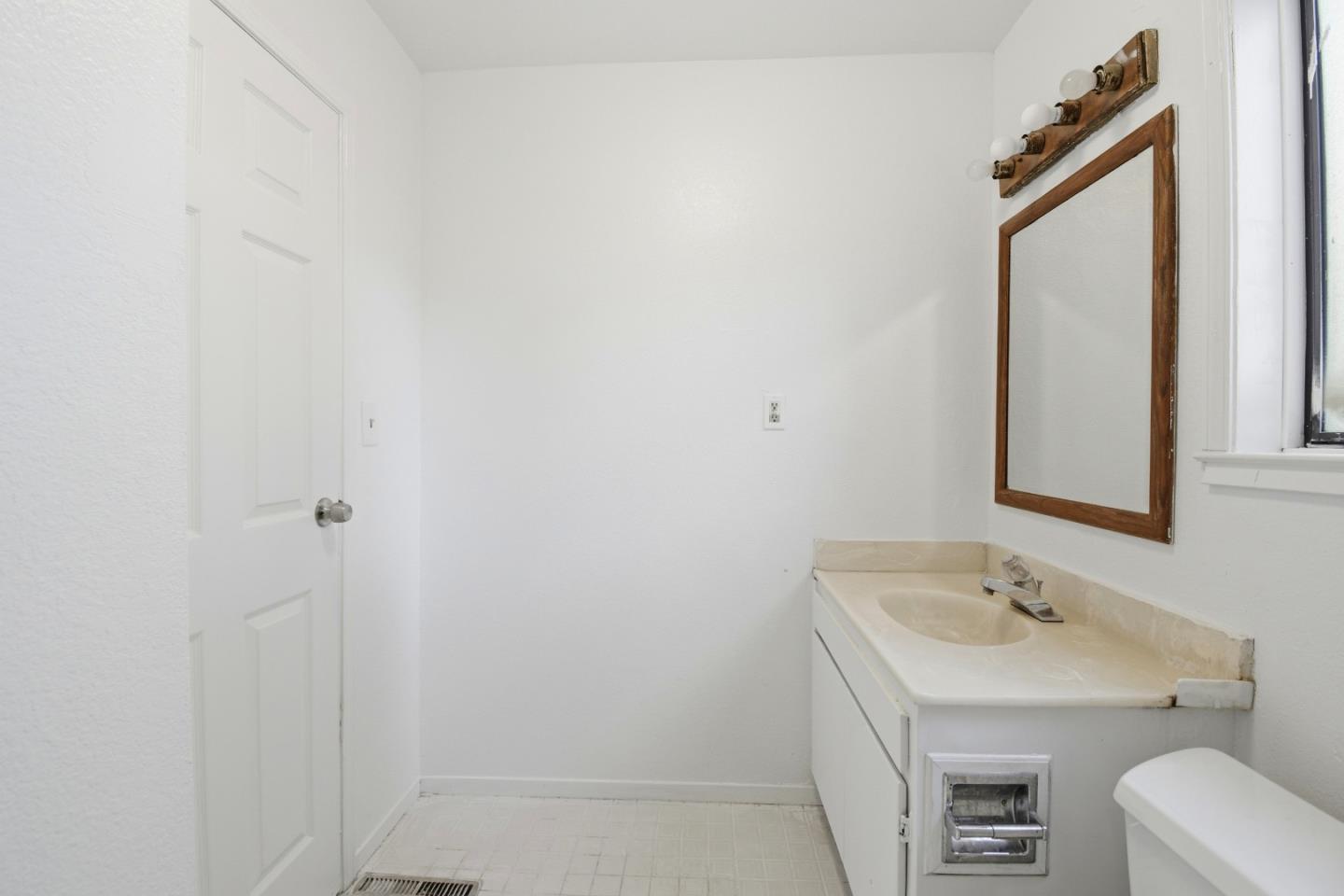 Detail Gallery Image 34 of 44 For 3918 High St, Oakland,  CA 94619 - 4 Beds | 3 Baths