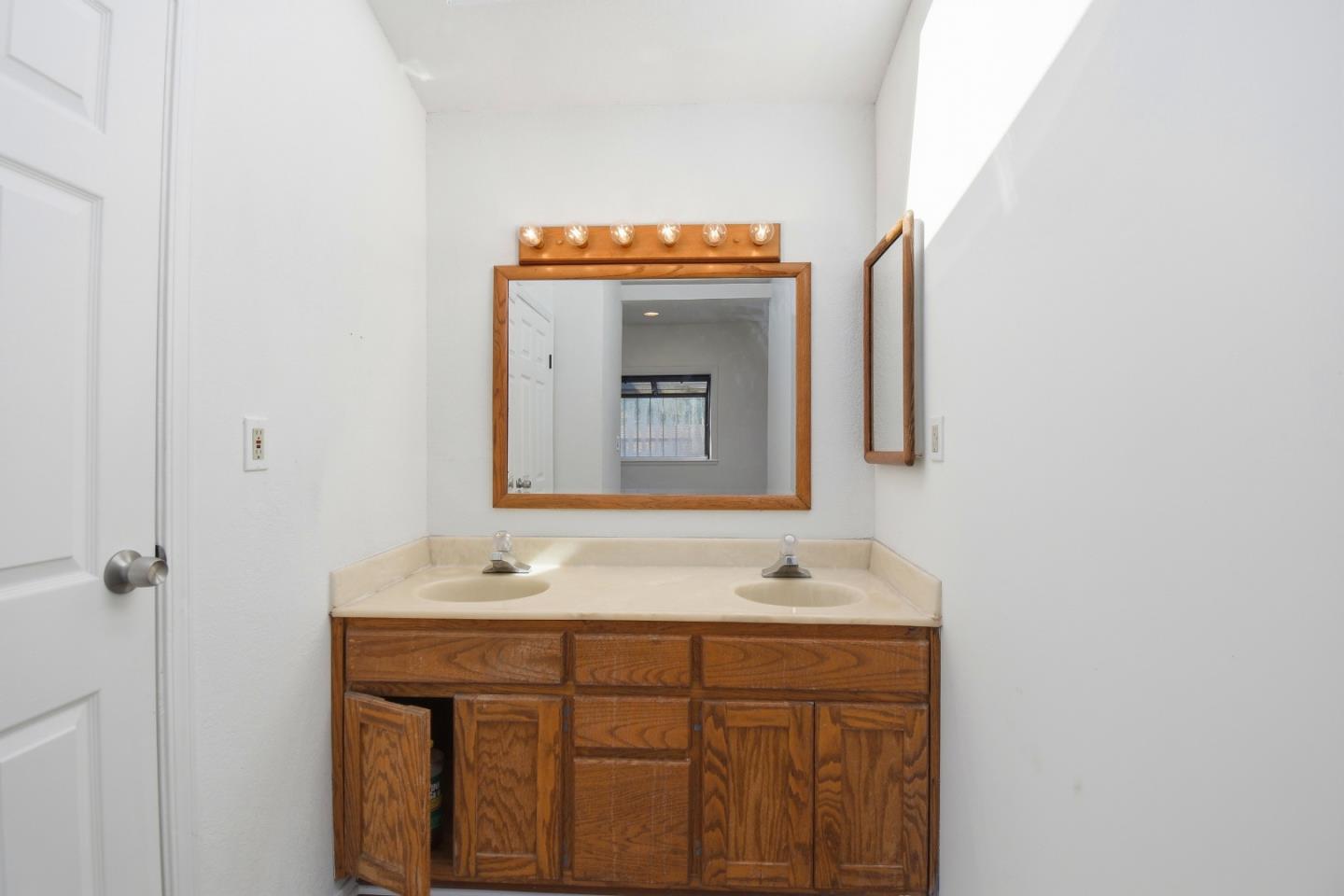 Detail Gallery Image 35 of 44 For 3918 High St, Oakland,  CA 94619 - 4 Beds | 3 Baths