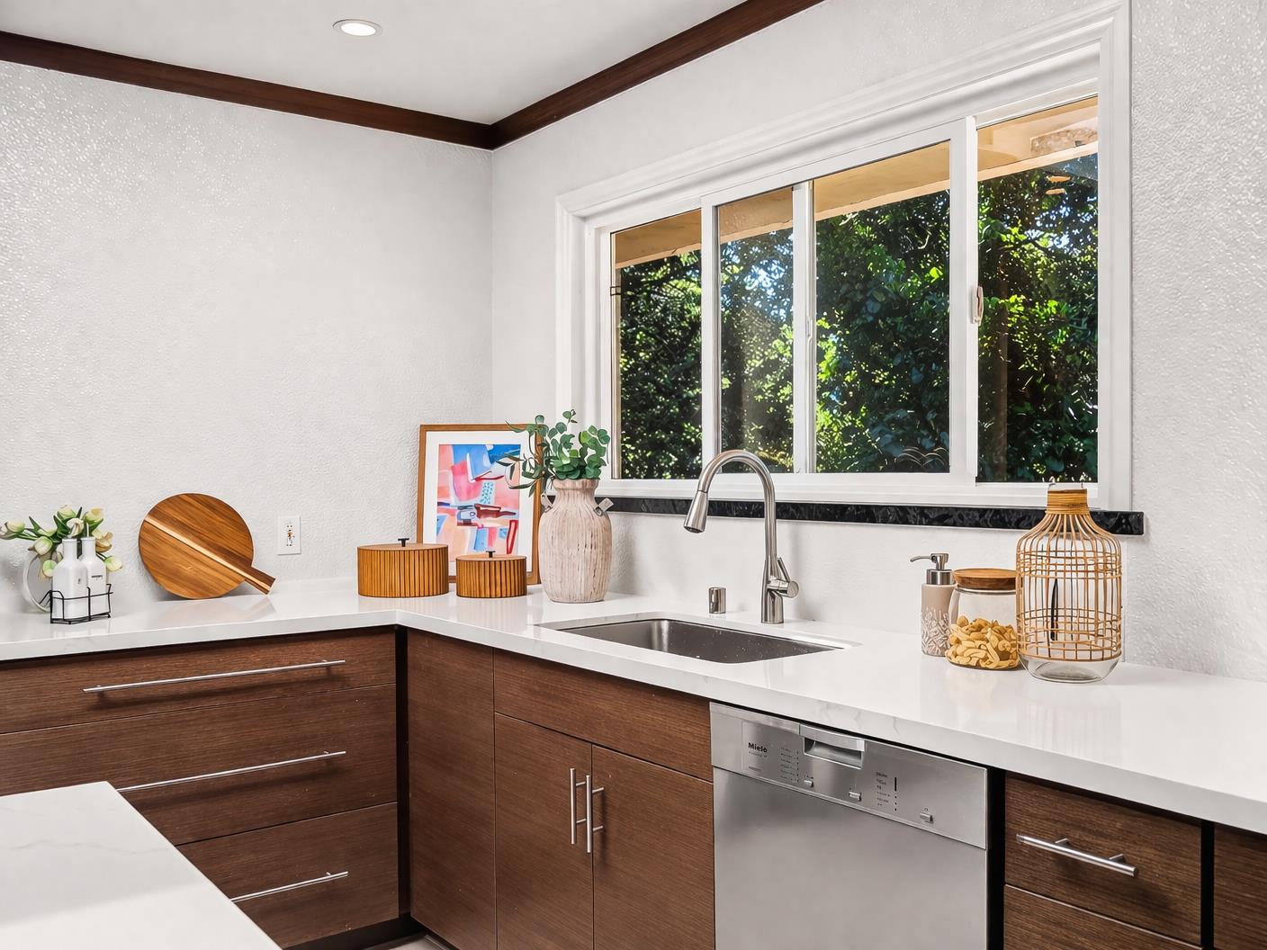 Detail Gallery Image 11 of 60 For 39 Colorados Dr, Millbrae,  CA 94030 - 5 Beds | 3 Baths