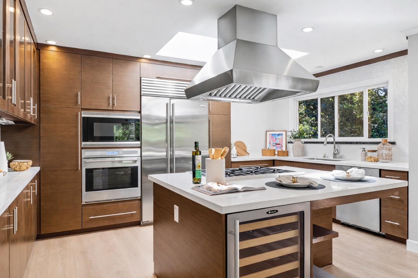 Detail Gallery Image 8 of 60 For 39 Colorados Dr, Millbrae,  CA 94030 - 5 Beds | 3 Baths