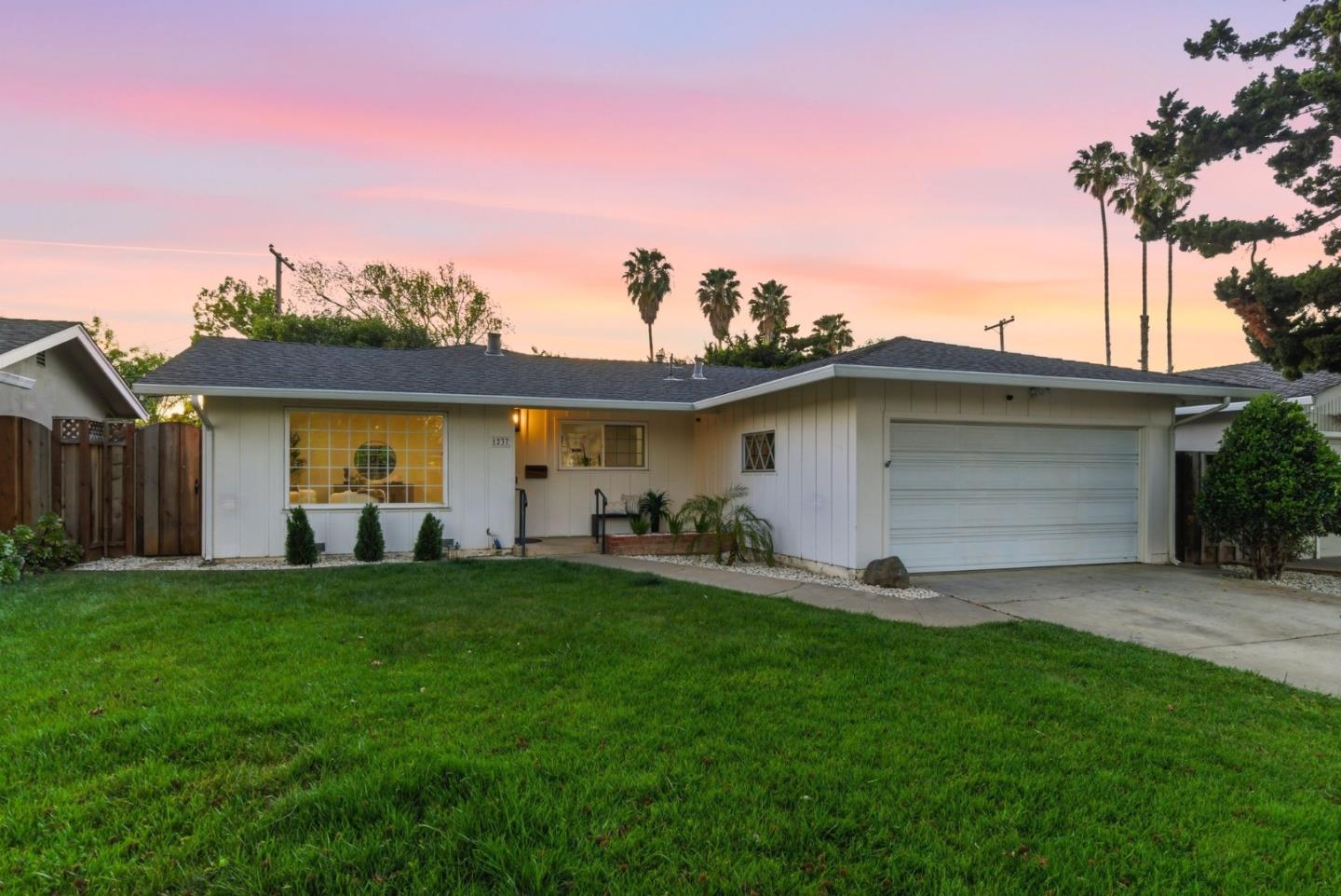 Detail Gallery Image 2 of 46 For Castlemont Ave, San Jose,  CA 95128 - 3 Beds | 2 Baths