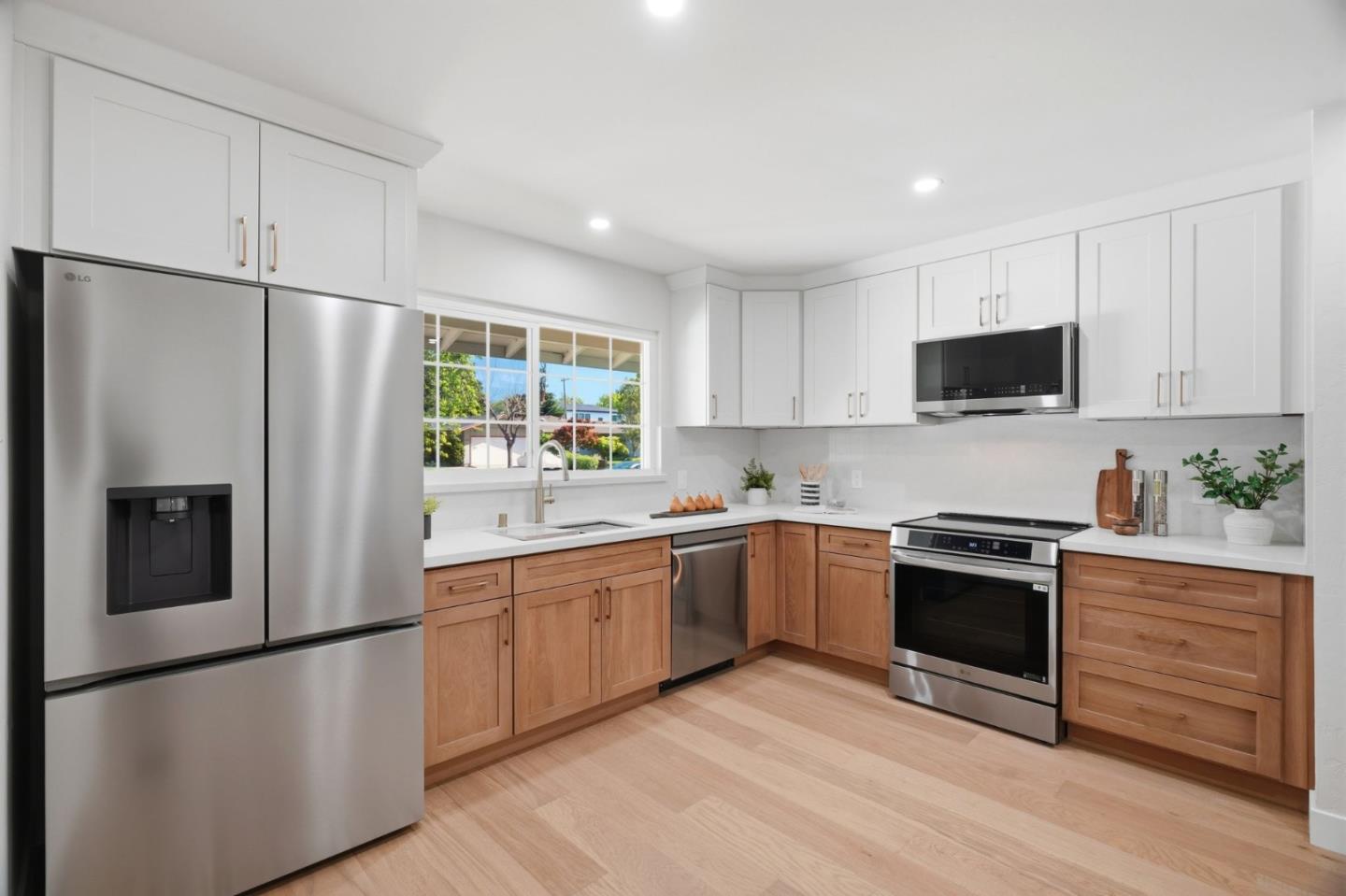 Detail Gallery Image 4 of 46 For Castlemont Ave, San Jose,  CA 95128 - 3 Beds | 2 Baths