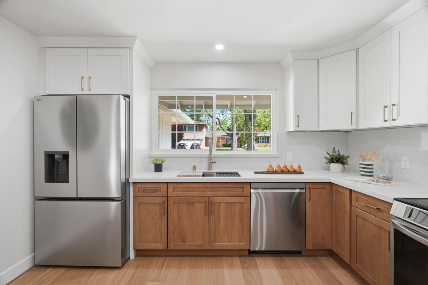 Detail Gallery Image 5 of 46 For Castlemont Ave, San Jose,  CA 95128 - 3 Beds | 2 Baths