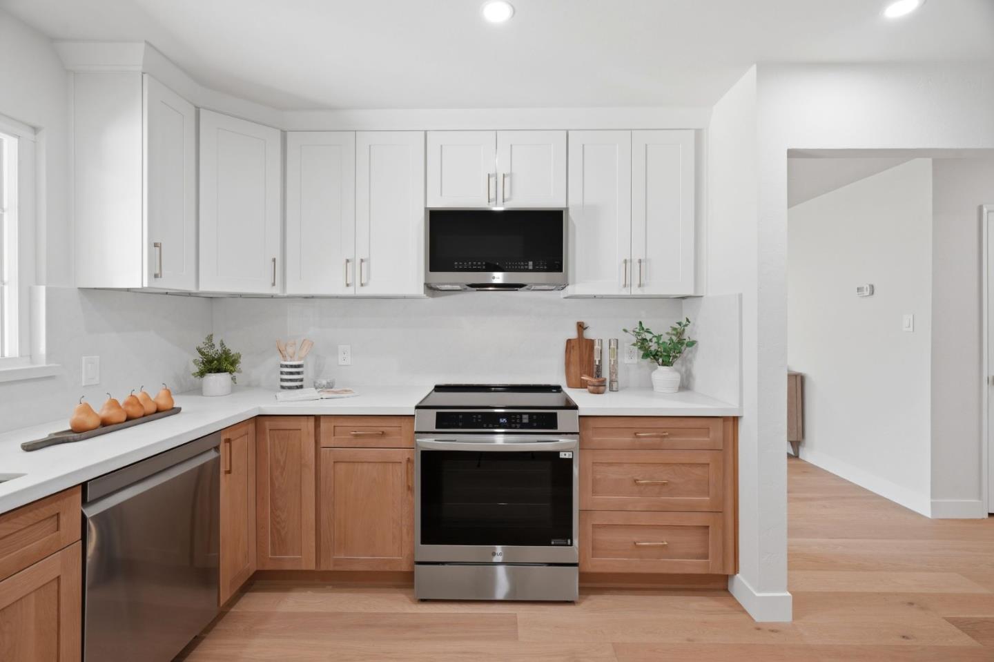 Detail Gallery Image 6 of 46 For Castlemont Ave, San Jose,  CA 95128 - 3 Beds | 2 Baths