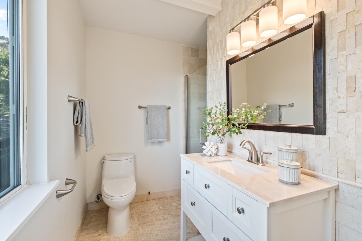 Detail Gallery Image 18 of 41 For 1709 Hillman Ave, Belmont,  CA 94002 - 3 Beds | 2/1 Baths