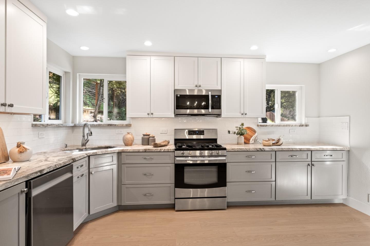 Detail Gallery Image 8 of 41 For 1709 Hillman Ave, Belmont,  CA 94002 - 3 Beds | 2/1 Baths