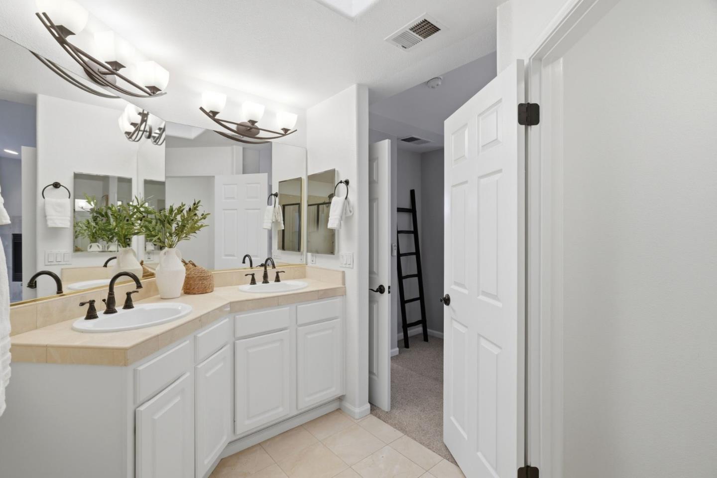 Detail Gallery Image 23 of 43 For 162 Maggi Ct, Los Gatos,  CA 95032 - 3 Beds | 2/1 Baths
