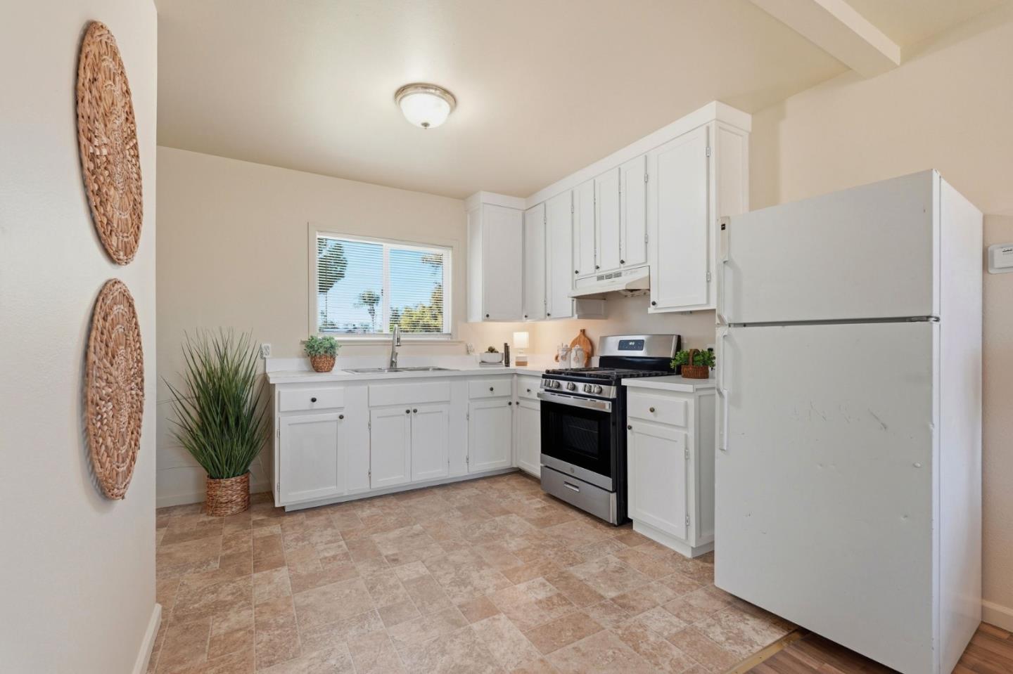 Detail Gallery Image 14 of 35 For 411 Bothun Rd, Turlock,  CA 95380 - 1 Beds | 1 Baths