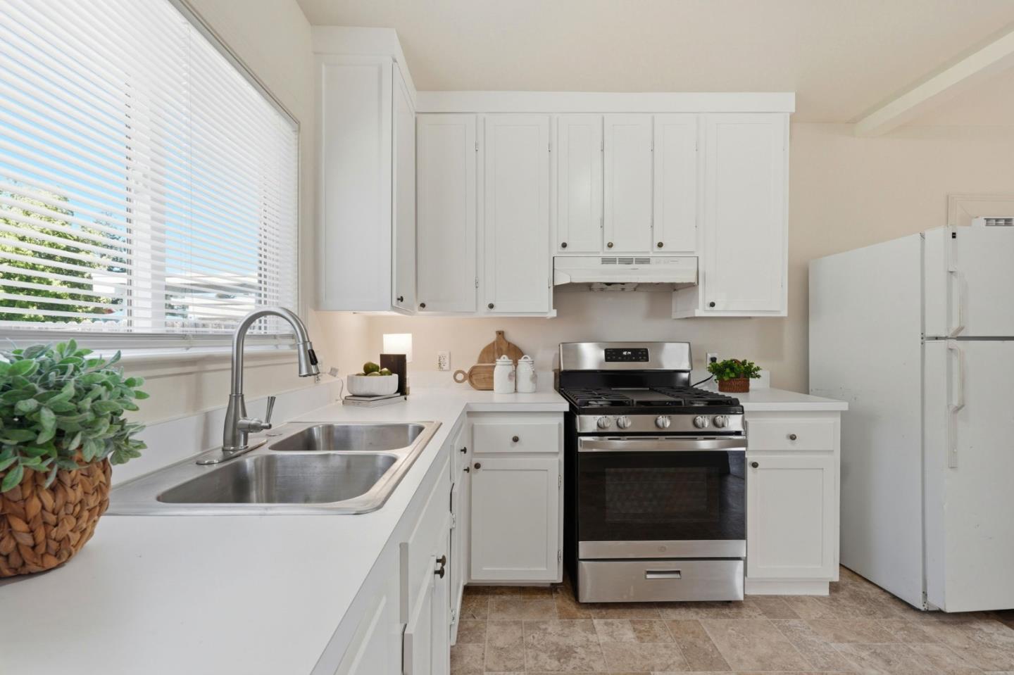 Detail Gallery Image 15 of 35 For 411 Bothun Rd, Turlock,  CA 95380 - 1 Beds | 1 Baths