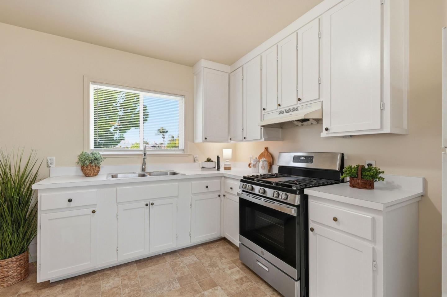 Detail Gallery Image 16 of 35 For 411 Bothun Rd, Turlock,  CA 95380 - 1 Beds | 1 Baths