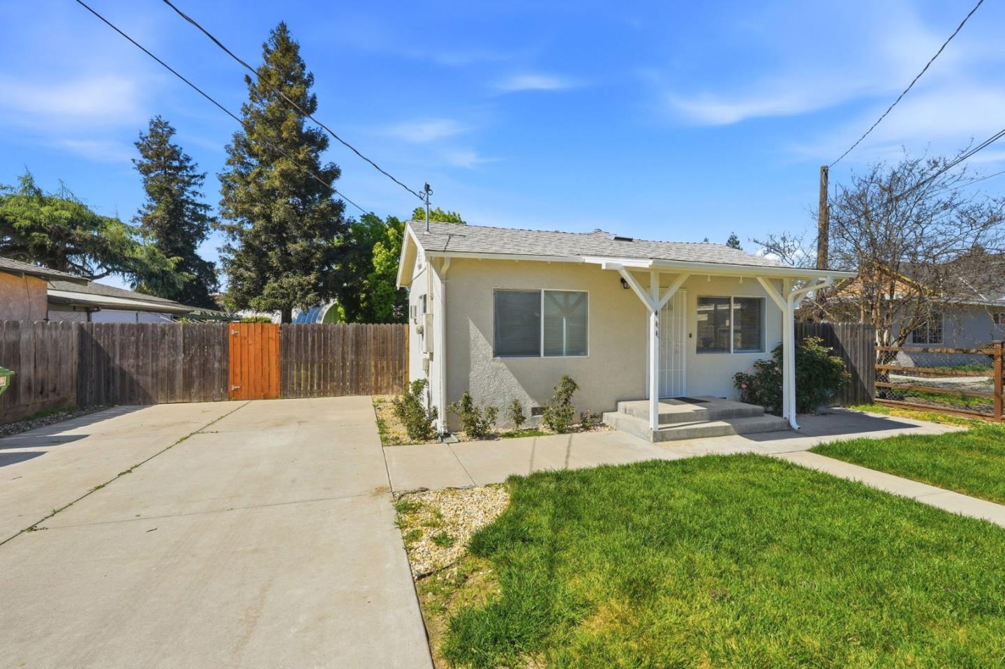 Detail Gallery Image 4 of 35 For 411 Bothun Rd, Turlock,  CA 95380 - 1 Beds | 1 Baths