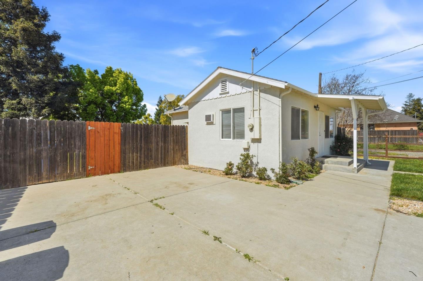 Detail Gallery Image 5 of 35 For 411 Bothun Rd, Turlock,  CA 95380 - 1 Beds | 1 Baths