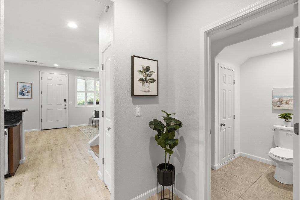 Detail Gallery Image 11 of 38 For 900 Old Oak Ln #3,  Hayward,  CA 94541 - 3 Beds | 2/1 Baths