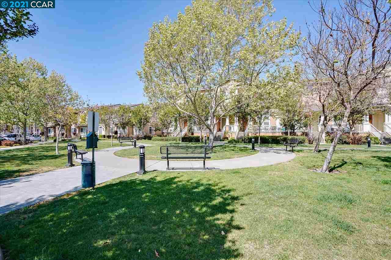 Detail Gallery Image 34 of 38 For 900 Old Oak Ln #3,  Hayward,  CA 94541 - 3 Beds | 2/1 Baths