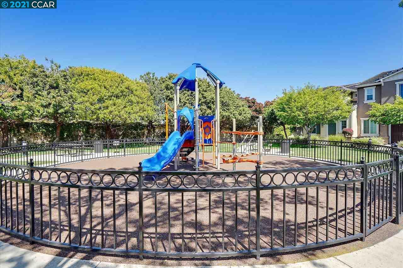 Detail Gallery Image 36 of 38 For 900 Old Oak Ln #3,  Hayward,  CA 94541 - 3 Beds | 2/1 Baths