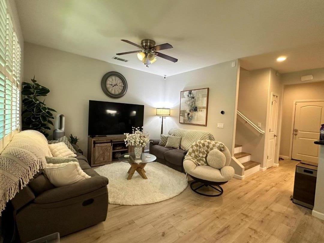 Detail Gallery Image 6 of 38 For 900 Old Oak Ln #3,  Hayward,  CA 94541 - 3 Beds | 2/1 Baths