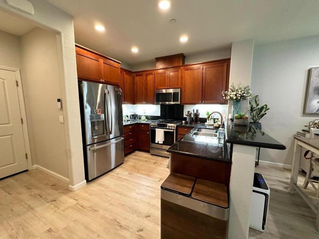 Detail Gallery Image 7 of 38 For 900 Old Oak Ln #3,  Hayward,  CA 94541 - 3 Beds | 2/1 Baths