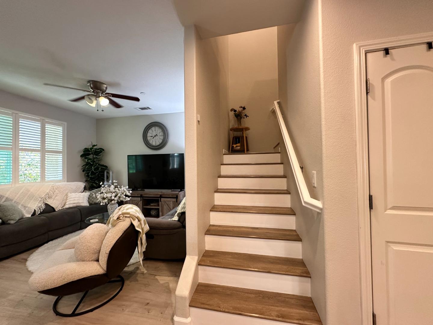 Detail Gallery Image 9 of 38 For 900 Old Oak Ln #3,  Hayward,  CA 94541 - 3 Beds | 2/1 Baths