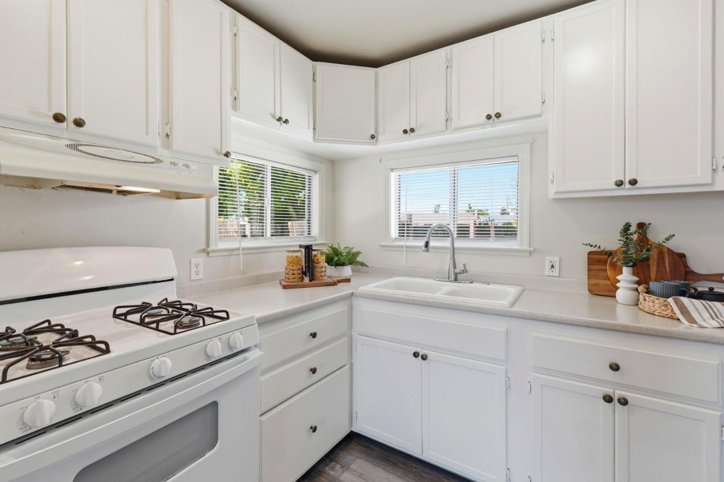 Detail Gallery Image 12 of 34 For 401 Bothun Rd, Turlock,  CA 95380 - 2 Beds | 2 Baths