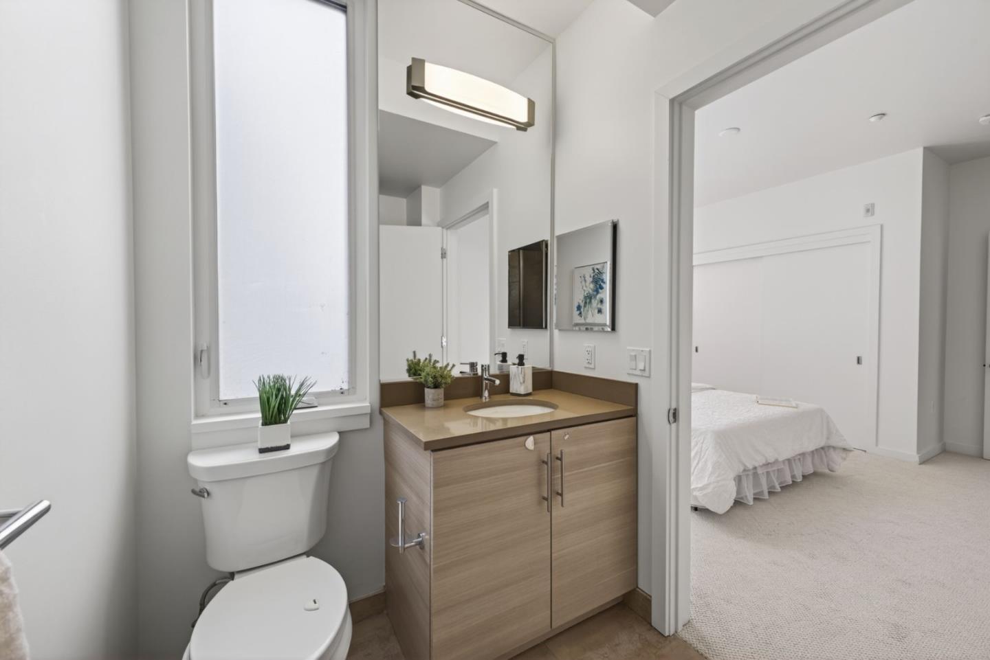 Detail Gallery Image 11 of 21 For 570 Innes Ave #204,  San Francisco,  CA 94124 - 2 Beds | 2 Baths