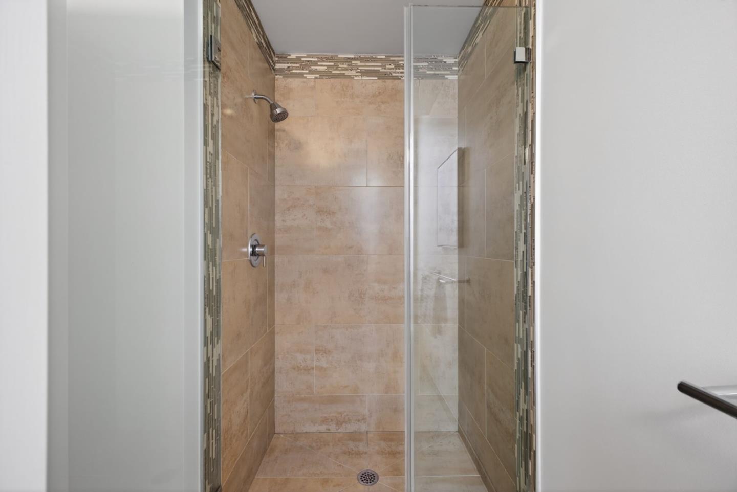 Detail Gallery Image 12 of 21 For 570 Innes Ave #204,  San Francisco,  CA 94124 - 2 Beds | 2 Baths