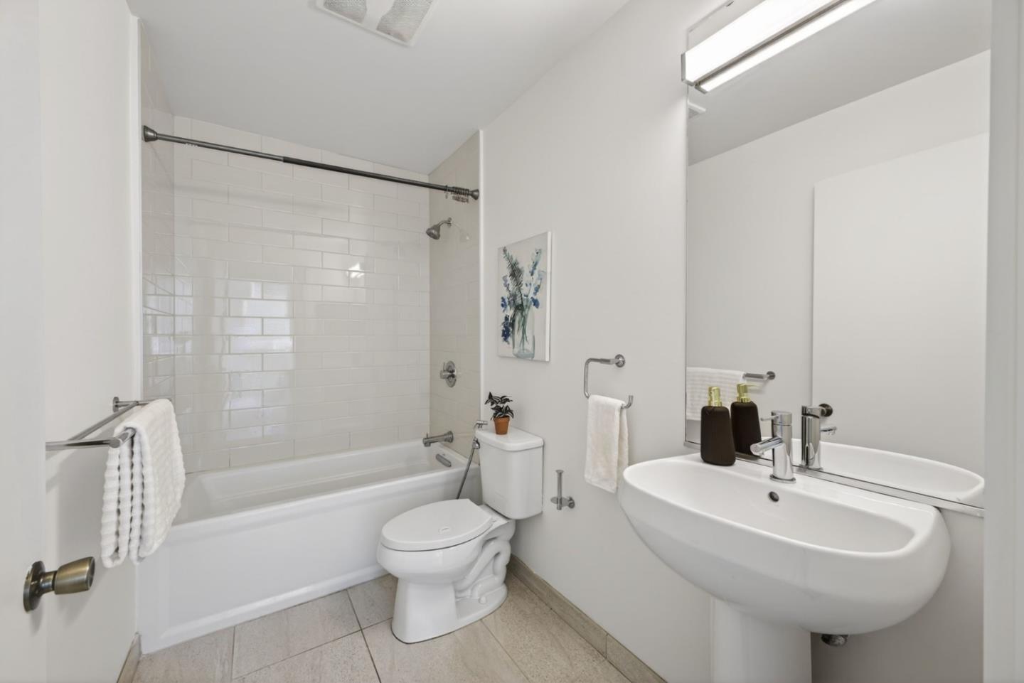 Detail Gallery Image 16 of 21 For 570 Innes Ave #204,  San Francisco,  CA 94124 - 2 Beds | 2 Baths