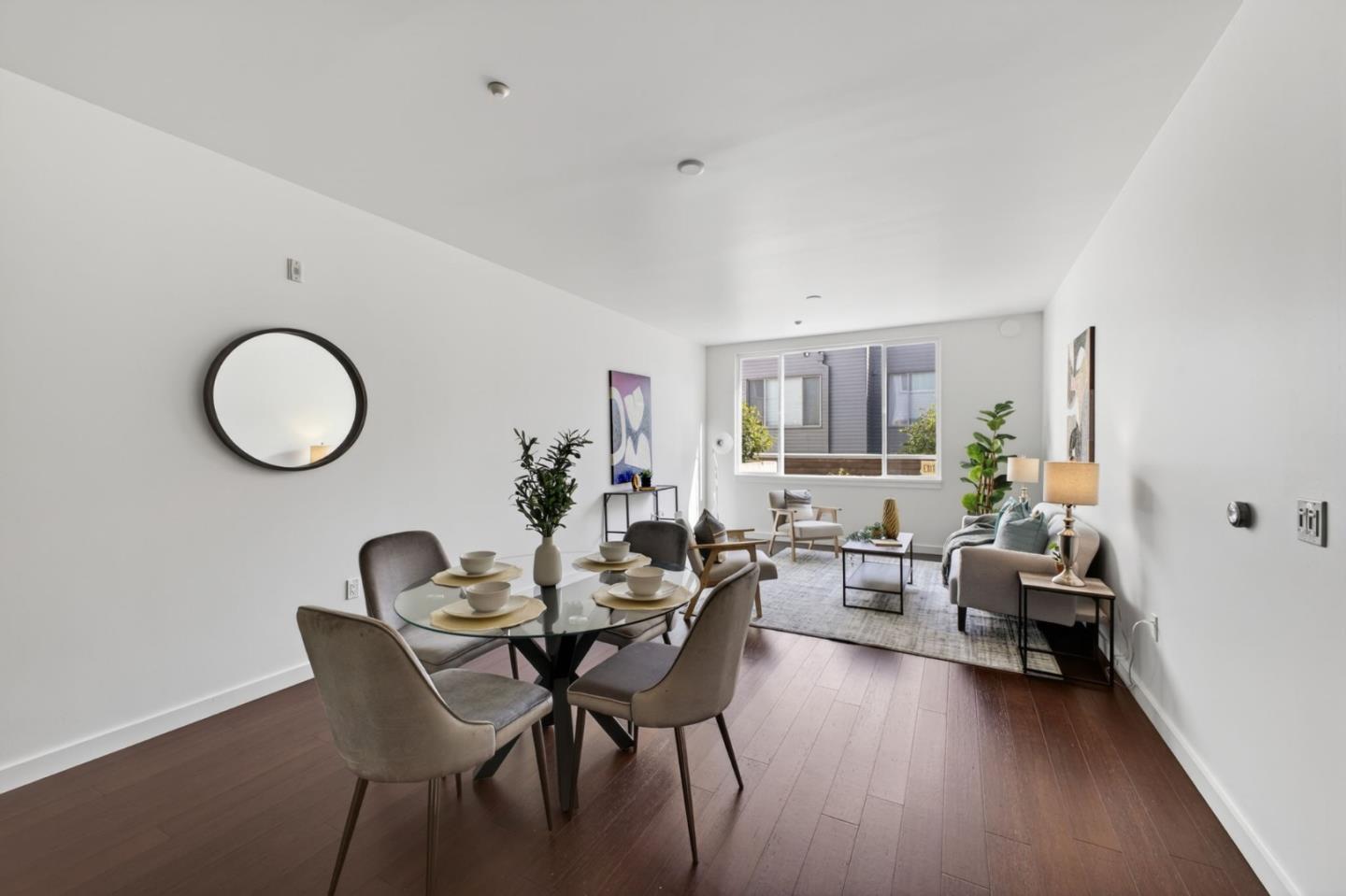 Detail Gallery Image 2 of 21 For 570 Innes Ave #204,  San Francisco,  CA 94124 - 2 Beds | 2 Baths