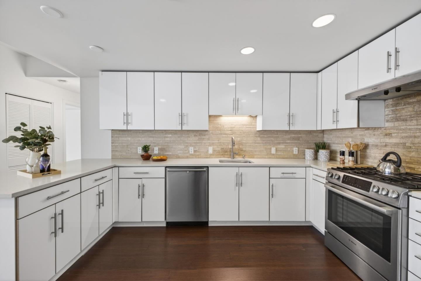 Detail Gallery Image 7 of 21 For 570 Innes Ave #204,  San Francisco,  CA 94124 - 2 Beds | 2 Baths