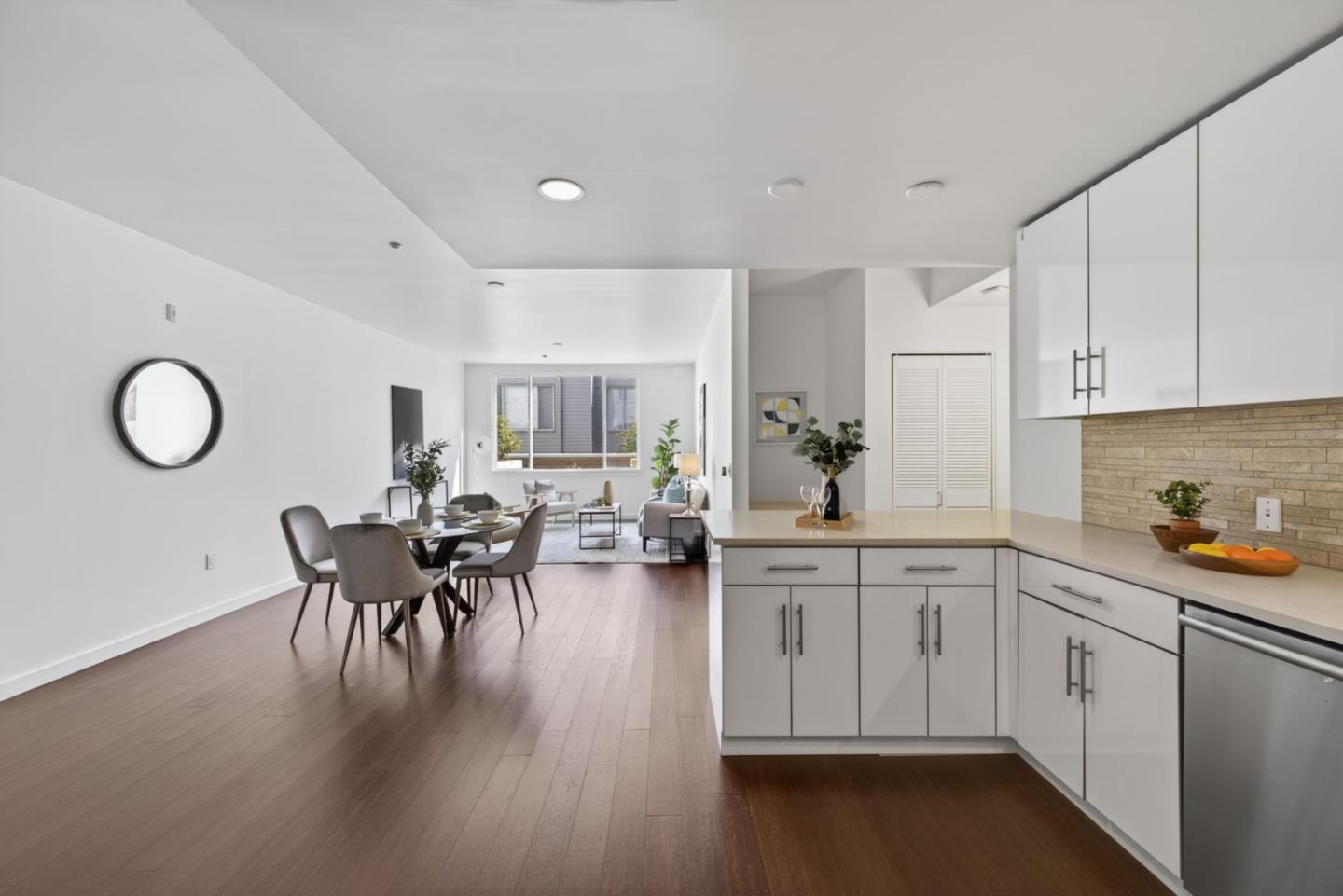 Detail Gallery Image 8 of 21 For 570 Innes Ave #204,  San Francisco,  CA 94124 - 2 Beds | 2 Baths