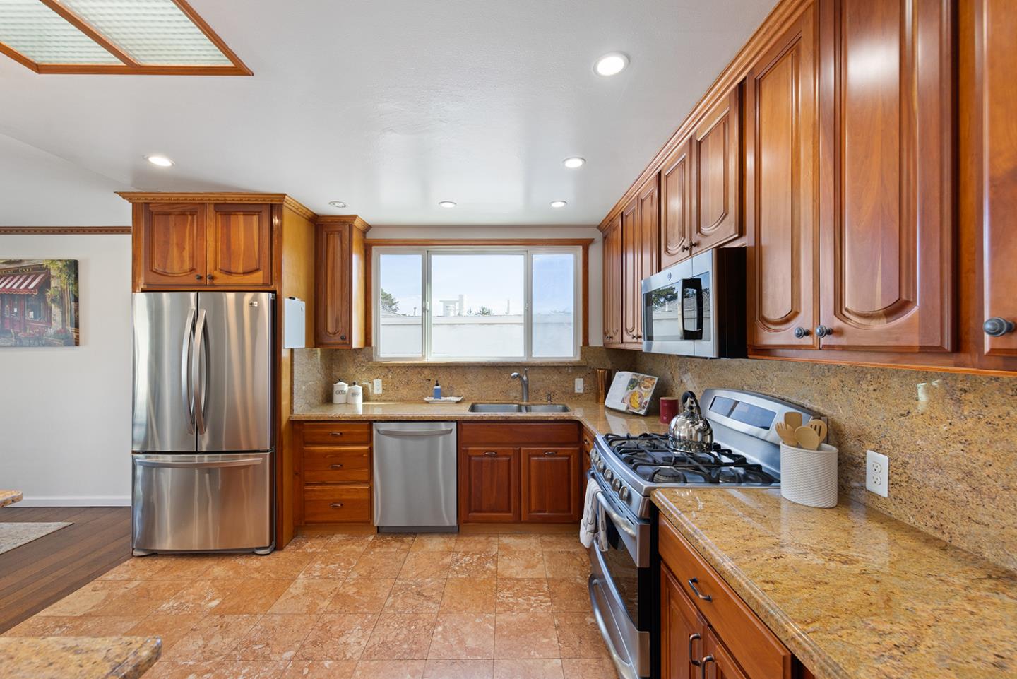 Detail Gallery Image 12 of 37 For 55 Westridge Ave, Daly City,  CA 94015 - 3 Beds | 2 Baths