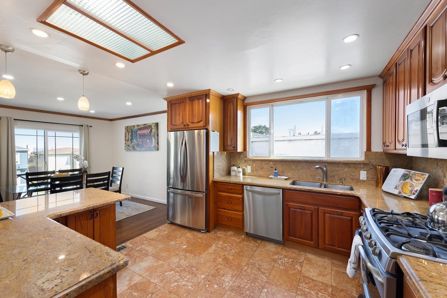 Detail Gallery Image 13 of 37 For 55 Westridge Ave, Daly City,  CA 94015 - 3 Beds | 2 Baths