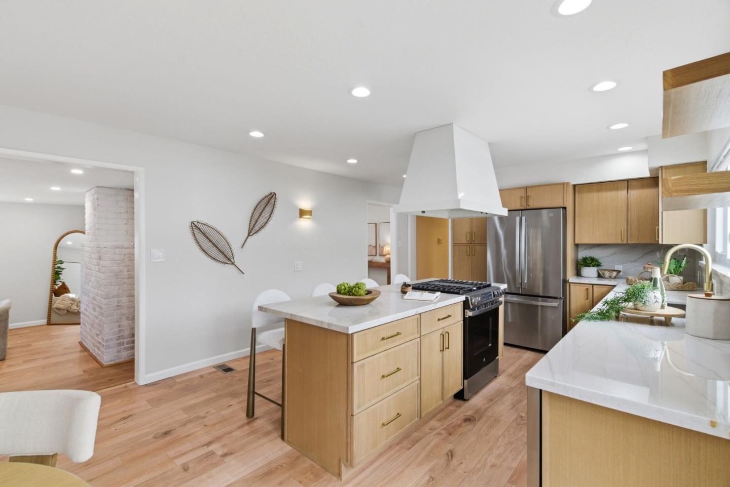 Detail Gallery Image 10 of 57 For 972 Emerald Way, San Jose,  CA 95117 - 3 Beds | 2 Baths