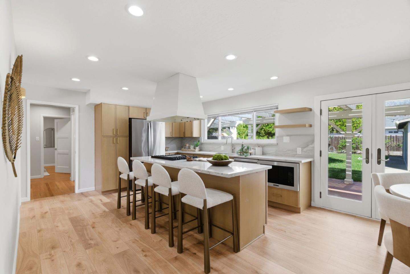 Detail Gallery Image 11 of 57 For 972 Emerald Way, San Jose,  CA 95117 - 3 Beds | 2 Baths