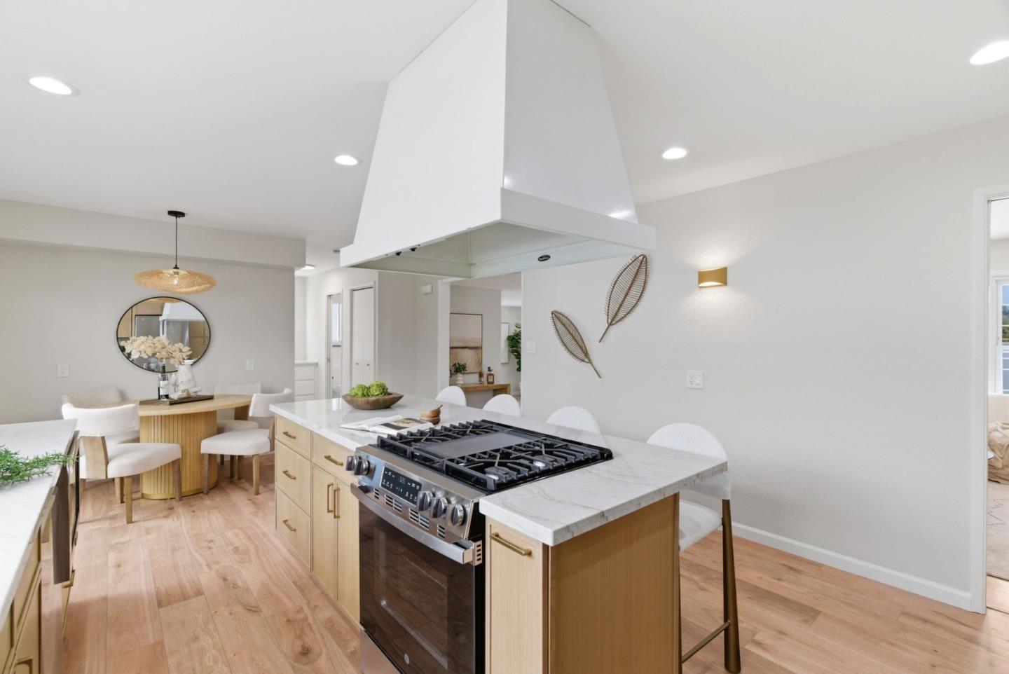 Detail Gallery Image 13 of 57 For 972 Emerald Way, San Jose,  CA 95117 - 3 Beds | 2 Baths