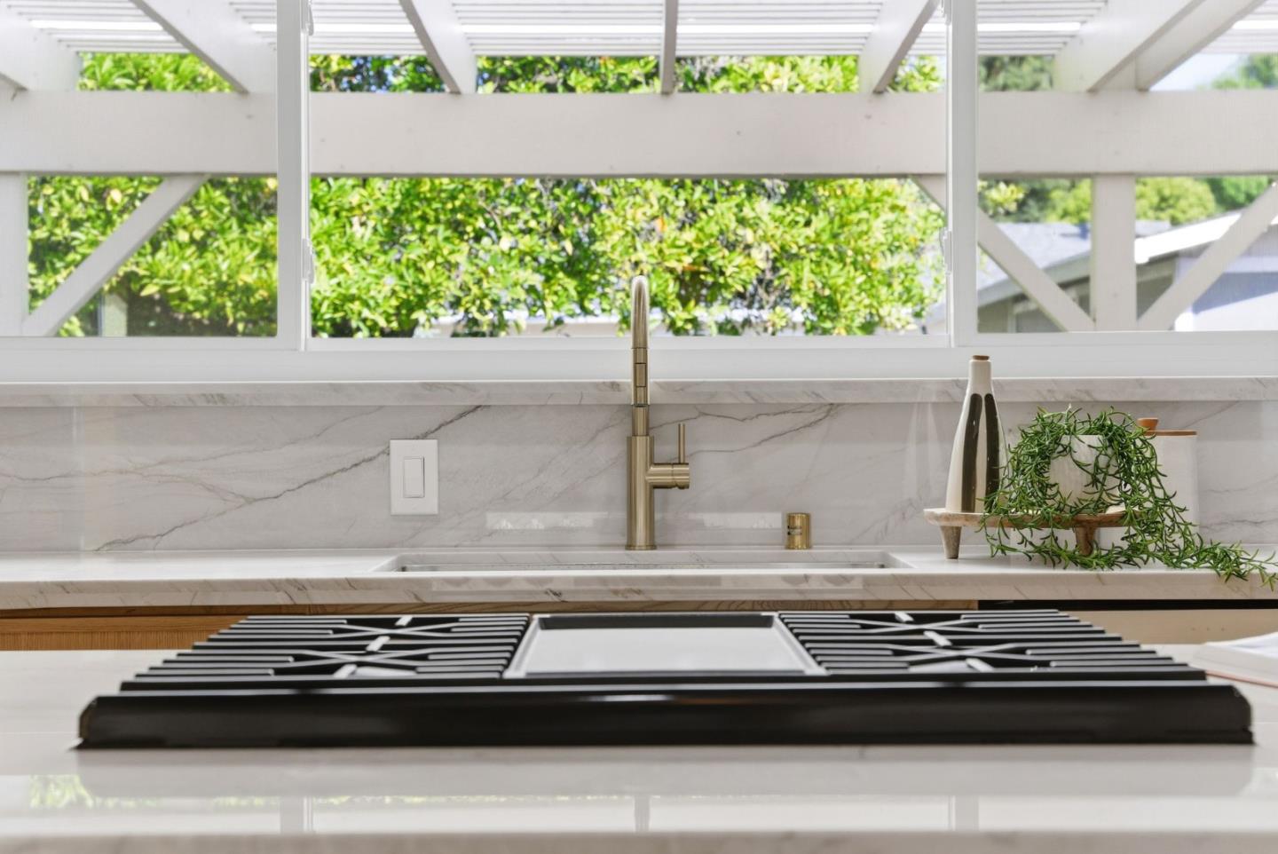 Detail Gallery Image 14 of 57 For 972 Emerald Way, San Jose,  CA 95117 - 3 Beds | 2 Baths