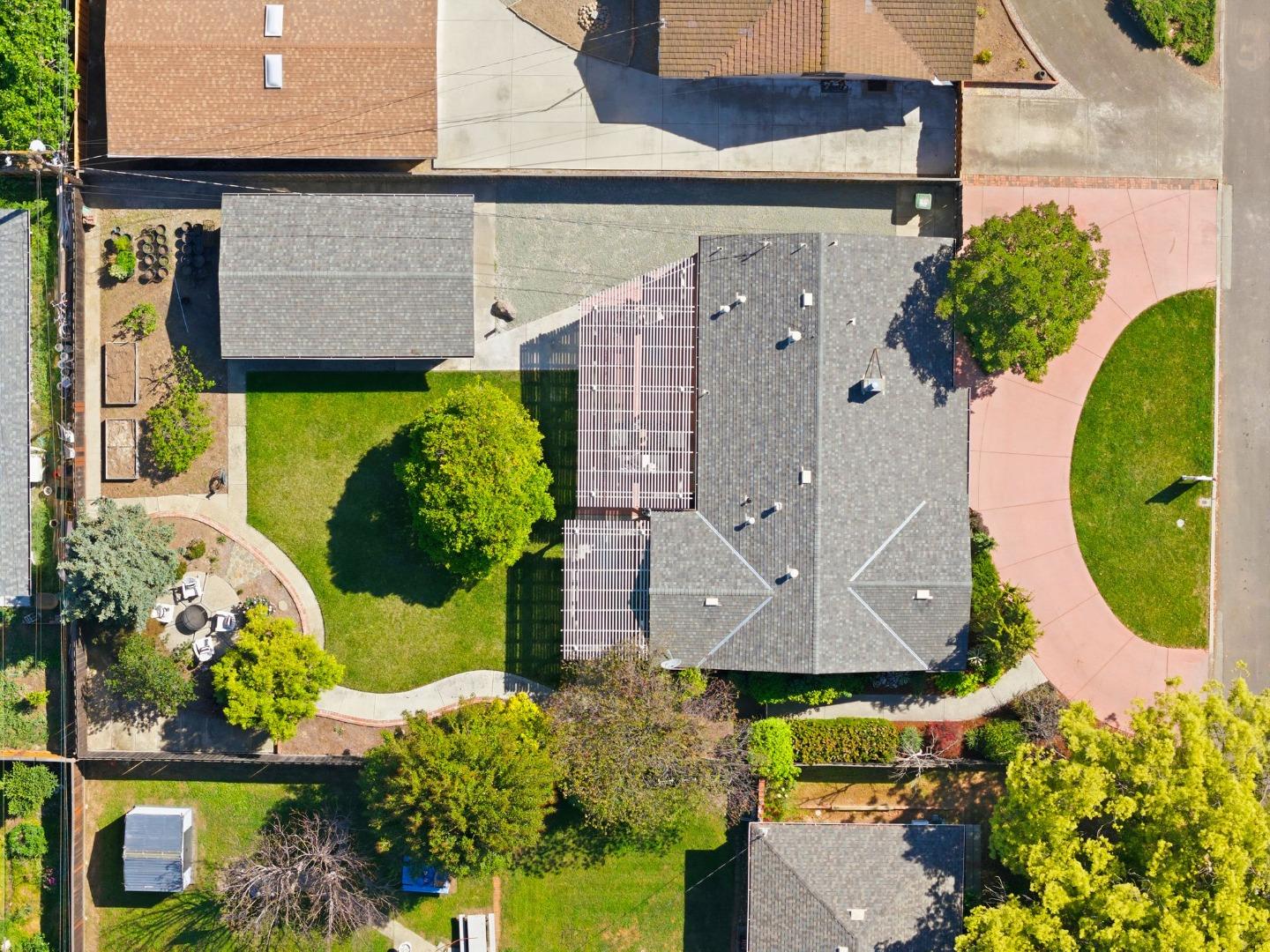 Detail Gallery Image 3 of 57 For 972 Emerald Way, San Jose,  CA 95117 - 3 Beds | 2 Baths