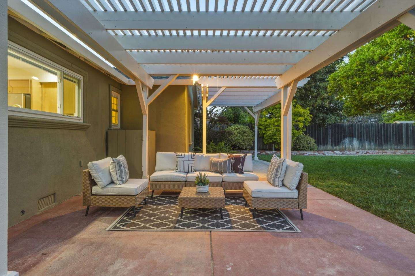 Detail Gallery Image 37 of 57 For 972 Emerald Way, San Jose,  CA 95117 - 3 Beds | 2 Baths