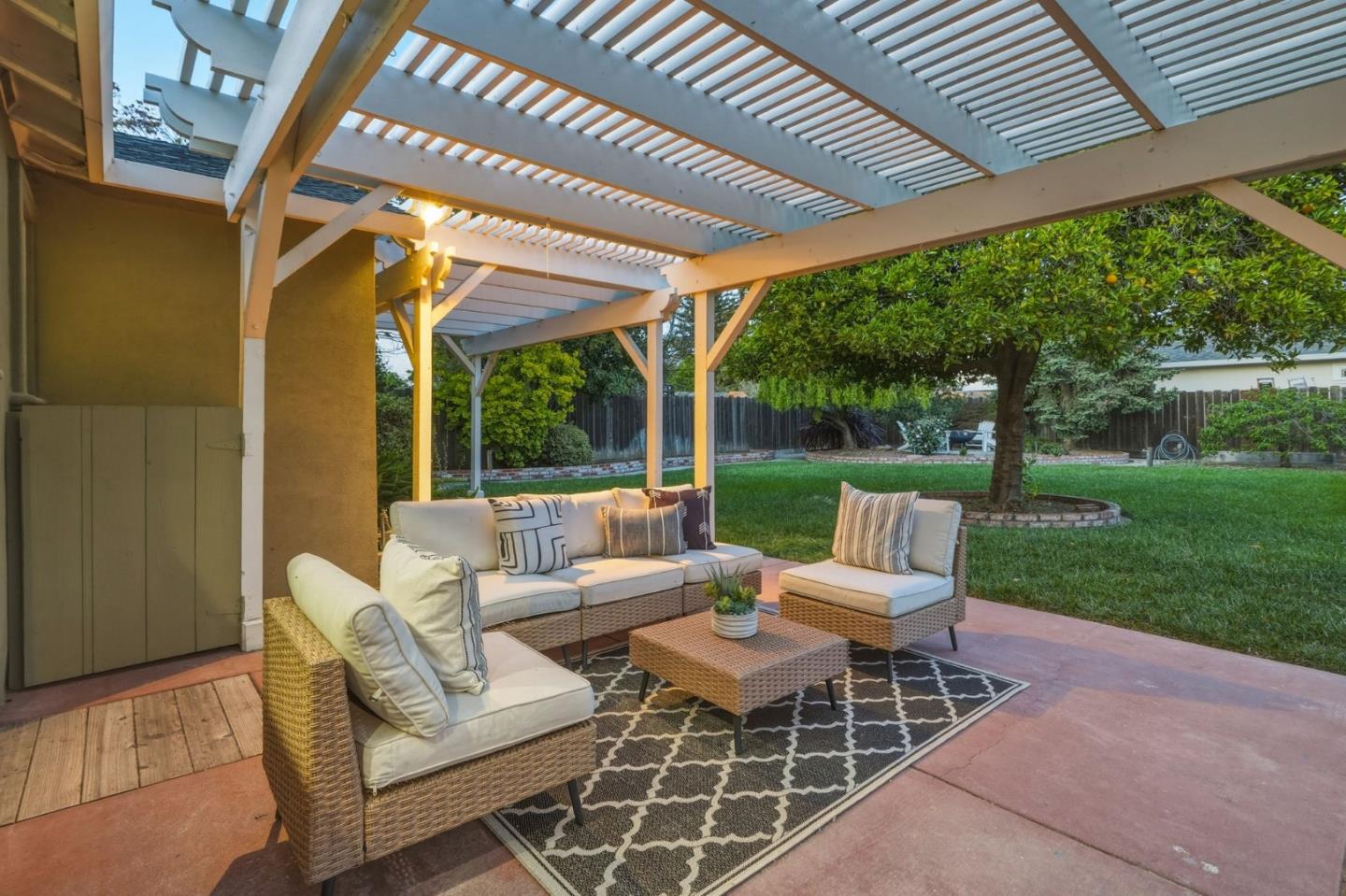 Detail Gallery Image 39 of 57 For 972 Emerald Way, San Jose,  CA 95117 - 3 Beds | 2 Baths