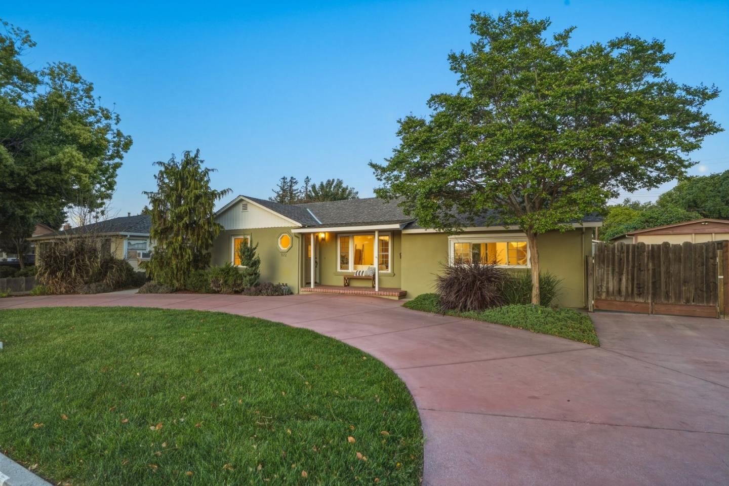 Detail Gallery Image 5 of 57 For 972 Emerald Way, San Jose,  CA 95117 - 3 Beds | 2 Baths