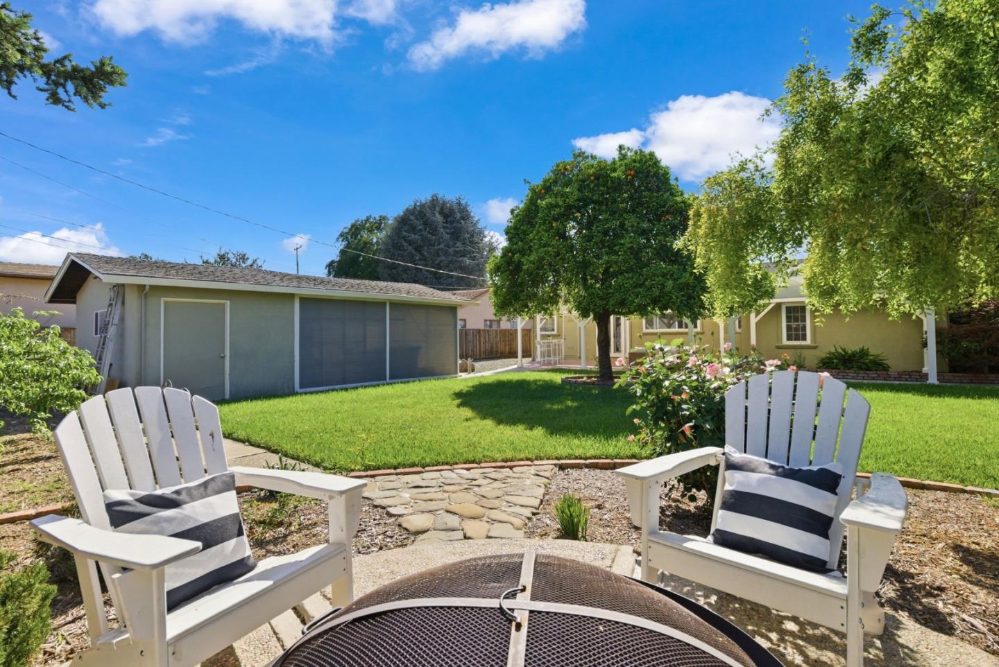 Detail Gallery Image 8 of 57 For 972 Emerald Way, San Jose,  CA 95117 - 3 Beds | 2 Baths